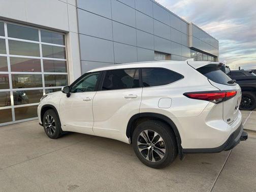 2023 Toyota Highlander Hybrid XLE