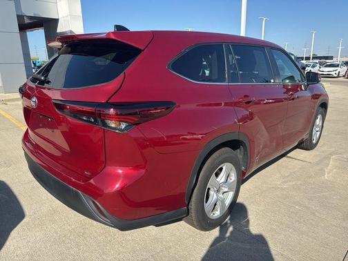 2024 Toyota Highlander LE