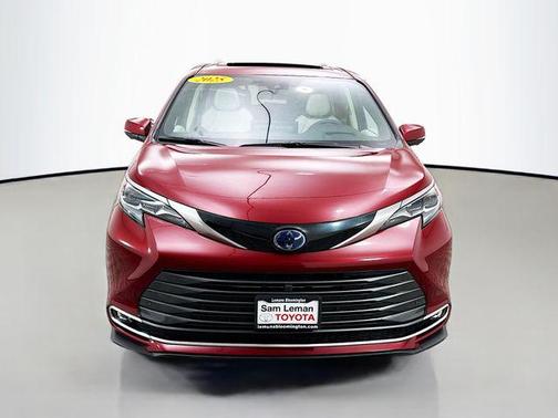 2025 Toyota Sienna Platinum