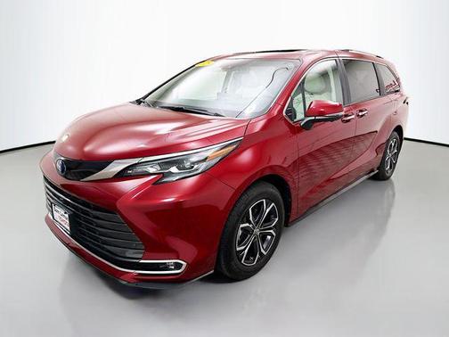 2025 Toyota Sienna Platinum