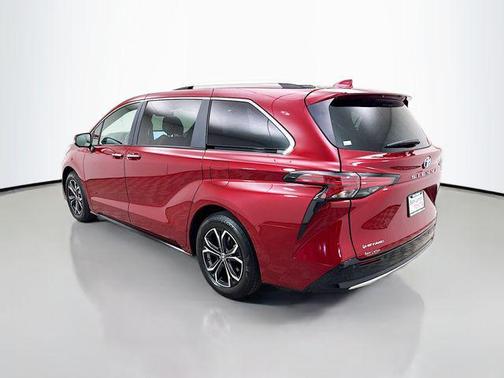 2025 Toyota Sienna Platinum
