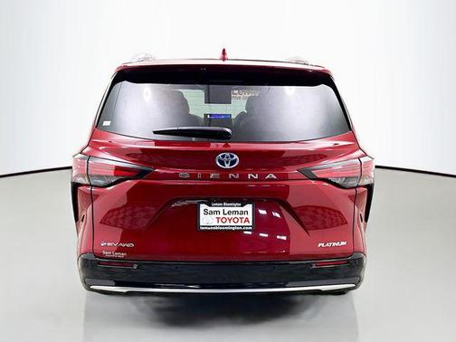 2025 Toyota Sienna Platinum
