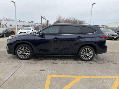 2022 Toyota Highlander Platinum