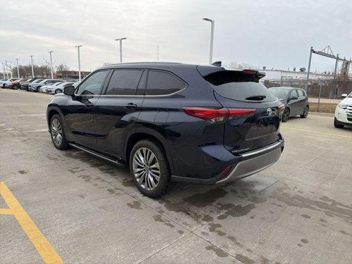 2022 Toyota Highlander Platinum