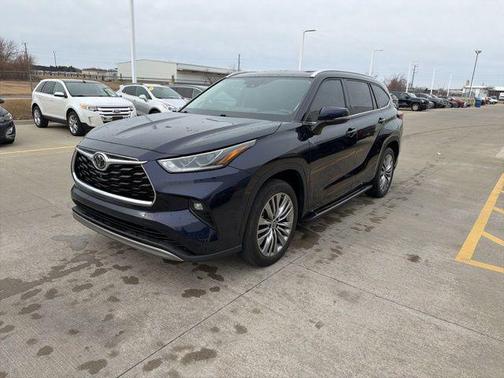 2022 Toyota Highlander Platinum