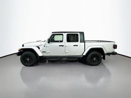 Silver Zynith Clearcoat 2022 Jeep Gladiator Sport S