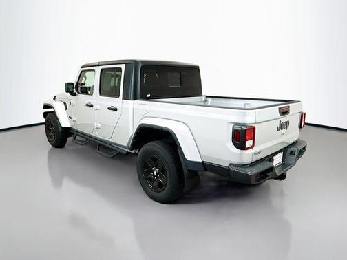 Silver Zynith Clearcoat 2022 Jeep Gladiator Sport S