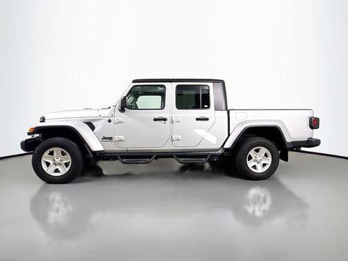 Silver Zynith Clearcoat 2022 Jeep Gladiator Sport S
