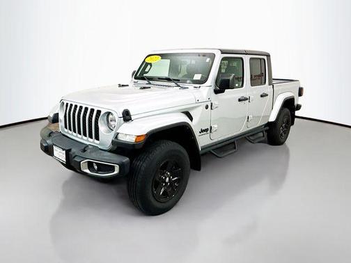 Silver Zynith Clearcoat 2022 Jeep Gladiator Sport S