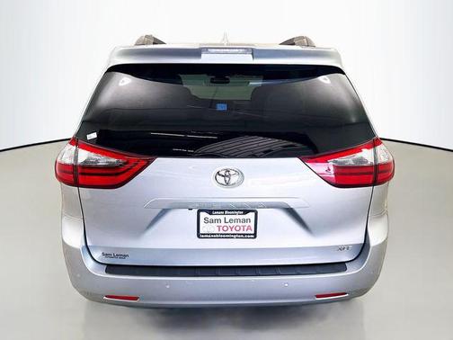 2020 Toyota Sienna XLE