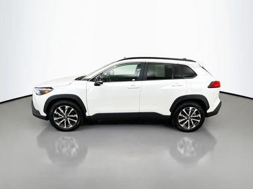 Pearl 2025 Toyota Corolla Cross XLE