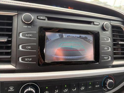 Celestial Silver Metallic 2019 Toyota Highlander LE