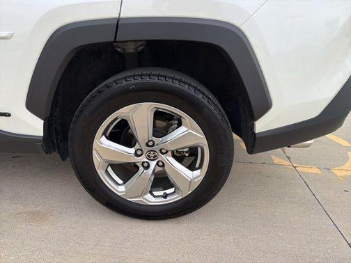 2021 Toyota RAV4 Hybrid XLE Premium