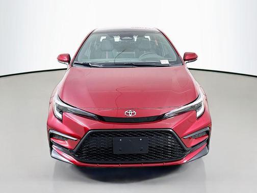 Ruby Flare Pearl/Midnight Black Metallic 2026 Toyota Corolla SE