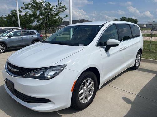 2020 Chrysler Voyager LX