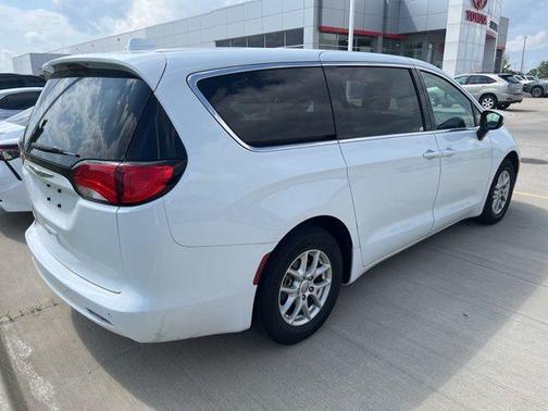 2020 Chrysler Voyager LX