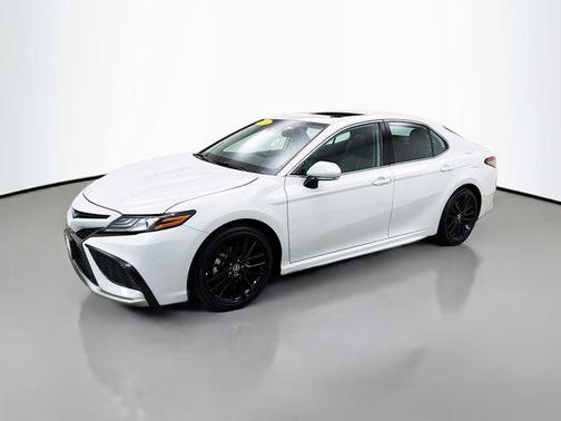 2024 Toyota Camry Hybrid SE