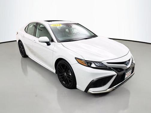 2024 Toyota Camry Hybrid SE