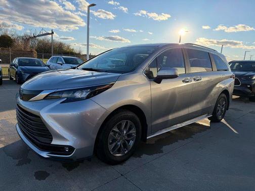 2025 Toyota Sienna XLE