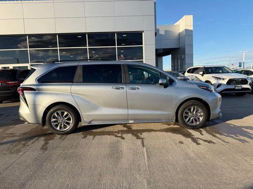 2025 Toyota Sienna XLE