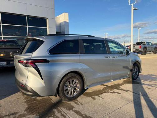 2025 Toyota Sienna XLE