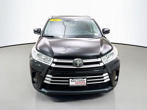 Midnight Black Metallic 2017 Toyota Highlander XLE