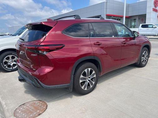 2022 Toyota Highlander Hybrid XLE