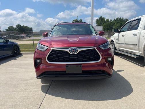 2022 Toyota Highlander Hybrid XLE