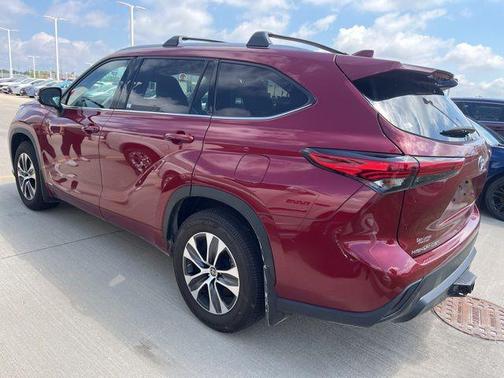2022 Toyota Highlander Hybrid XLE