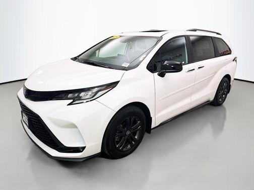 2025 Toyota Sienna XSE 7 Passenger