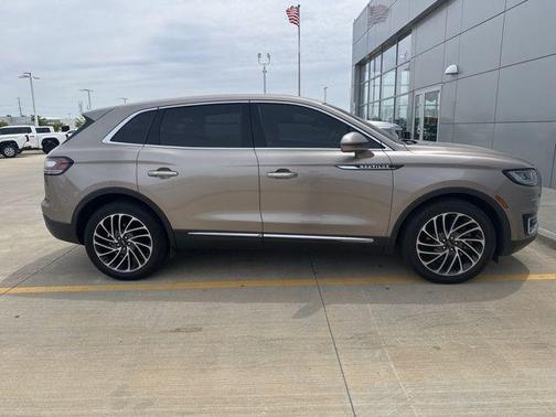 Mocha 2019 Lincoln Nautilus Reserve