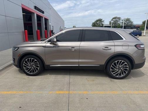 Mocha 2019 Lincoln Nautilus Reserve