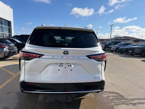 2024 Toyota Sienna Limited