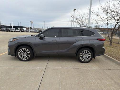 2022 Toyota Highlander Platinum