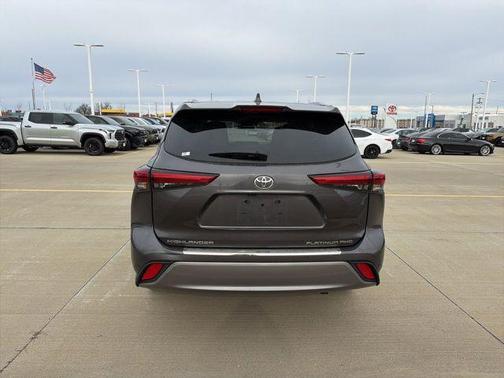 2022 Toyota Highlander Platinum