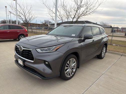 2022 Toyota Highlander Platinum