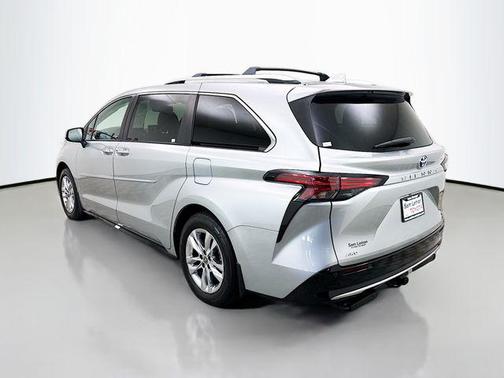 2022 Toyota Sienna Limited 7-Passenger
