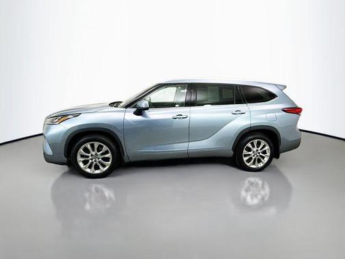 Moon Dust 2022 Toyota Highlander Limited