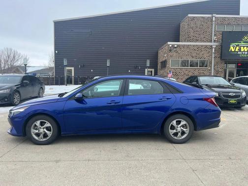 2021 Hyundai ELANTRA SE