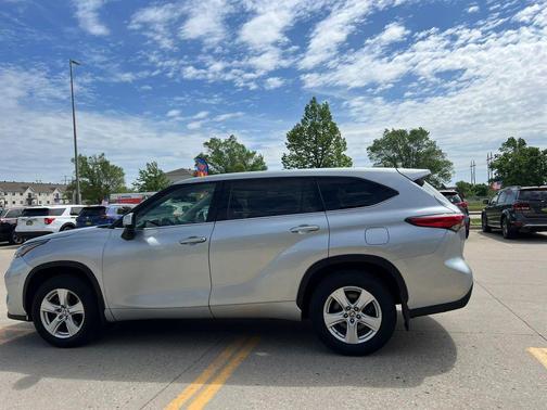 Celestial Silver Metallic 2020 Toyota Highlander LE