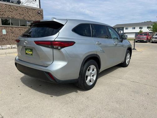 Celestial Silver Metallic 2020 Toyota Highlander LE
