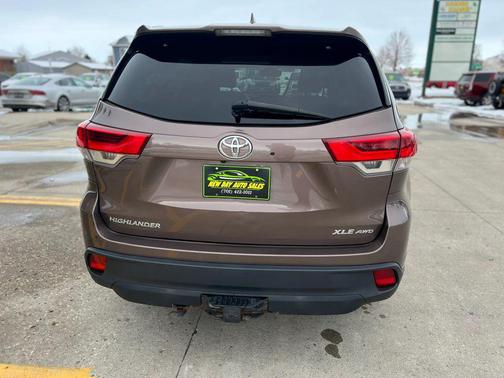 Toasted Walnut Pearl 2017 Toyota Highlander XLE