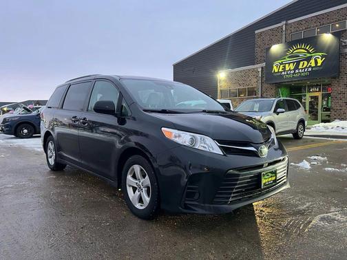 2020 Toyota Sienna LE