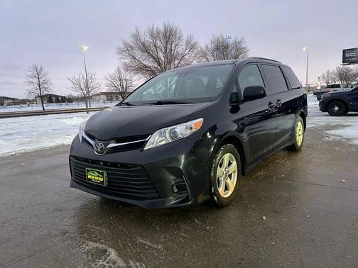 2020 Toyota Sienna LE