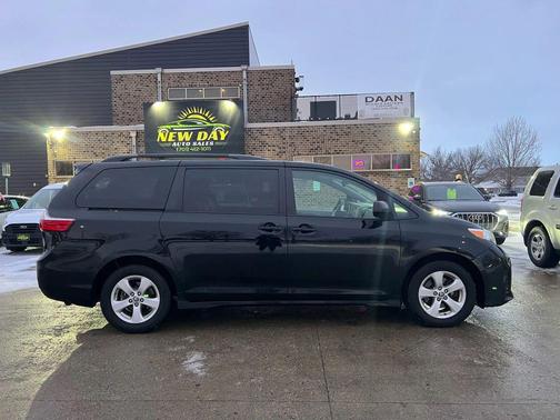 2020 Toyota Sienna LE