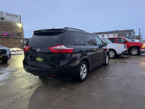 2020 Toyota Sienna LE