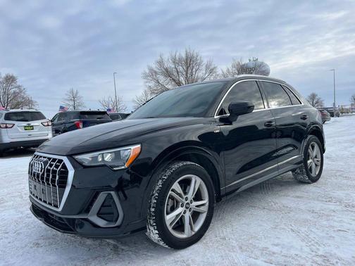 2022 Audi Q3 45 S line Premium