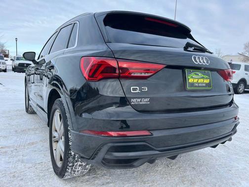 2022 Audi Q3 45 S line Premium