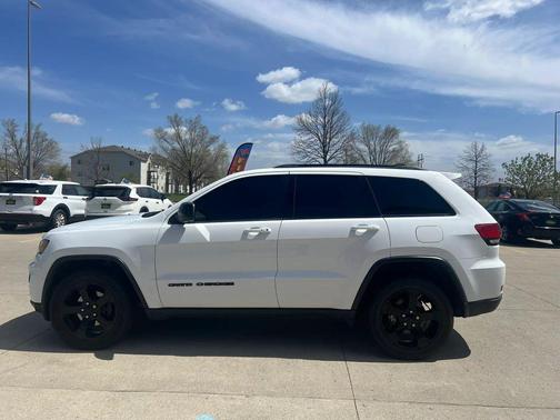 Bright White Clearcoat 2019 Jeep Grand Cherokee Upland