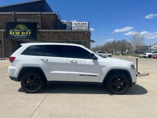 Bright White Clearcoat 2019 Jeep Grand Cherokee Upland